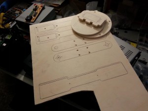 Braccio robotico taglio profili su legno